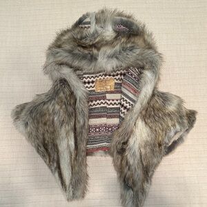 Spirithoods Collectors Edition 2015-2016 Faux Fur Vest/Hoodwith Patterned Lining